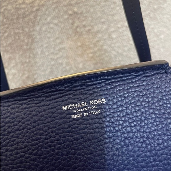 Michael Kors Collection Bancroft Tote & Wallet - Picture 3 of 11